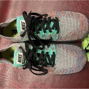 NIKE FREE RN FLY KNIT WOMENS RUNNING SHOES- EXCELLENT CONDITION!!  BARELY WORN!